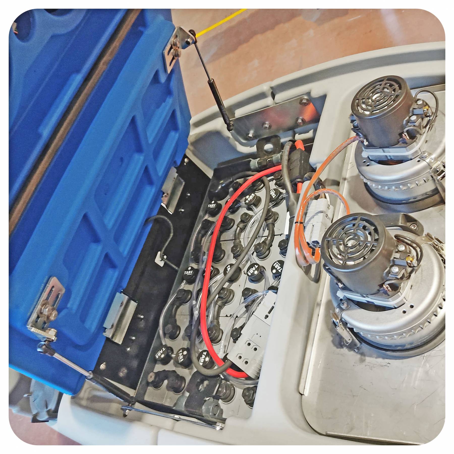 Autolaveuse autoportée (ICM 38 UC) Nouveau modèle, avec PLUS D'AUTONOMIE